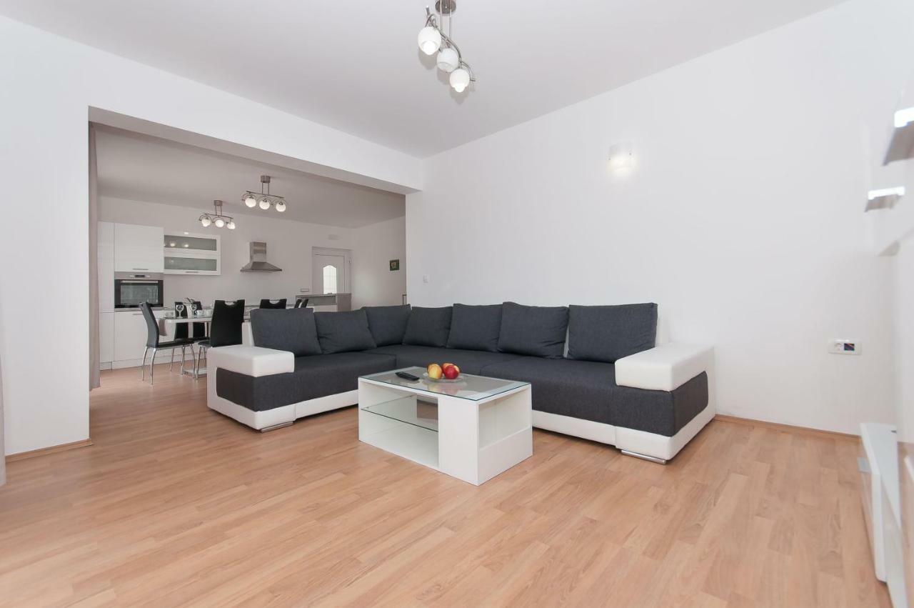 Apartman Mira- Omiš Esterno foto