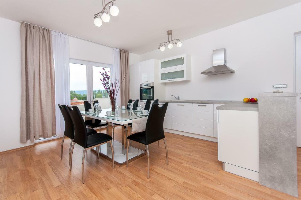 Apartman Mira- Omiš Esterno foto