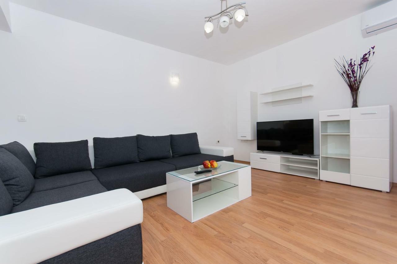Apartman Mira- Omiš Esterno foto